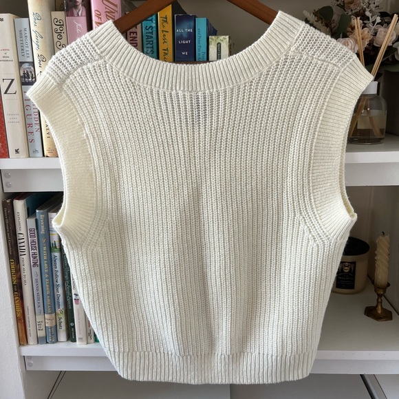 Divided Ribbed Sweater Vest - Picture 2 of 4